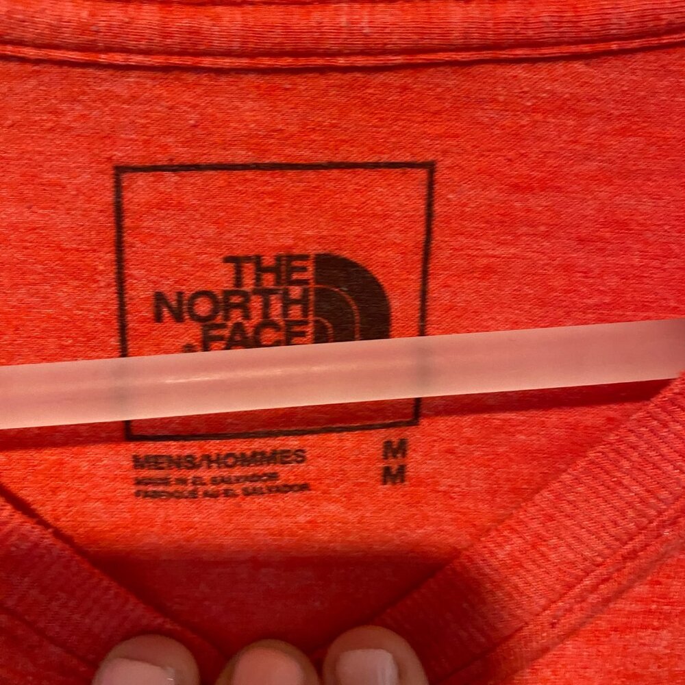 The North Face Red Logo T-Shirt Medium  Outdoor Cotton‎ Blend Tee - Picture 3 of 4